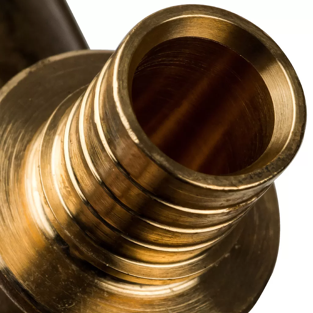 Угольник Stout с настенным креплением 16x1/2 для труб из сшитого полиэтилена