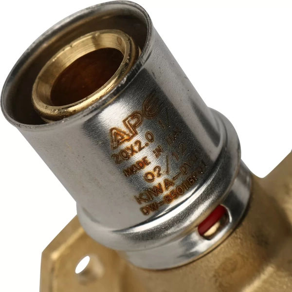Пресс тройник с настенным креплением Stout 1/2 x 20 ВР